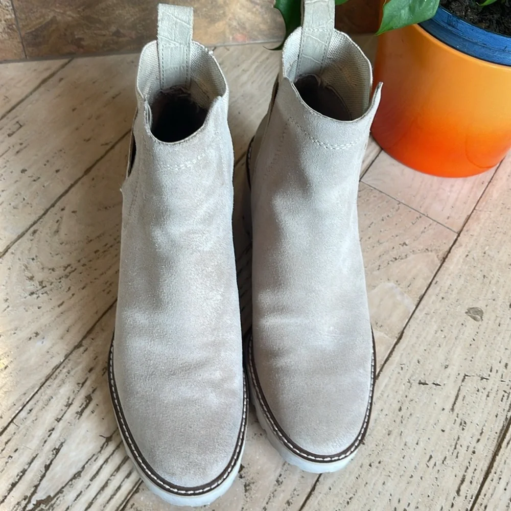 Dolce Vita Boots Womens 8.5 Huey H2O Chelsea Cream Pull On Ankle Top Block Heels - Picture 7 of 12